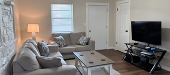 3-bedroom & 1-bath house located at beautiful Lake Eufaula, OK, WiFi