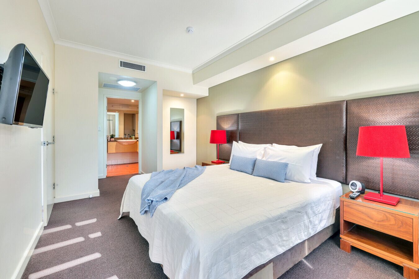 1 Schlafzimmer, Schreibtisch, Bügeleisen/Bügelbrett, Reisekinderbett