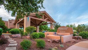 A building with a covered patio area, a sign reading "Sedona Summit," and a stone pathway leading to it. - NEW PRICE-Sedona Summit Resort-9/2/25-9/7/25, 2 Bedrooms, Sleeps 8-Best Location (Sedona)