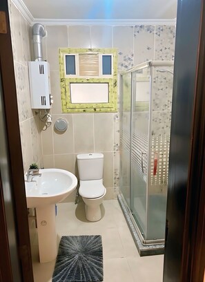 石鹸、トイレットペーパー