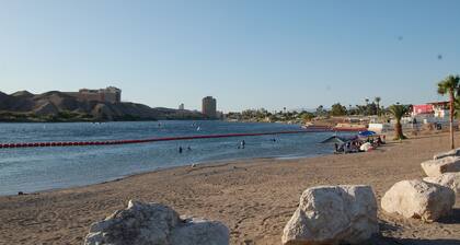 Charming 3-bedroom, 2-bathroom house with AC, WiFi in brilliant Bullhead City