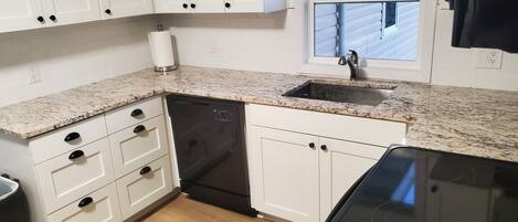 Mikrobølgeovn, ovn, kogeplade, opvaskemaskine