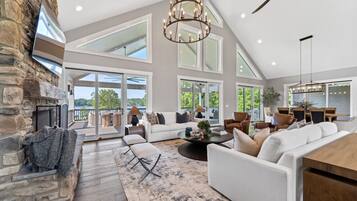 Smart TV, caminetto, studio