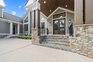 المنشأة من الخارج