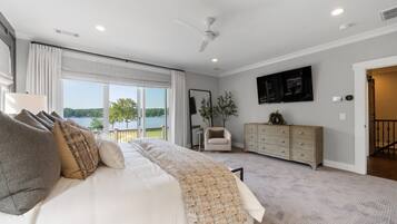 7 bedrooms, desk, iron/ironing board, travel cot