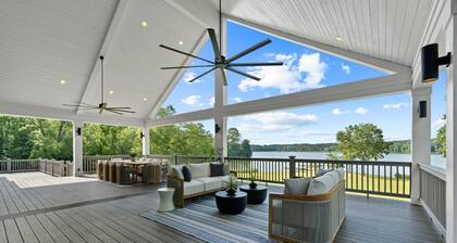 New Lux Lake Retreat| King Suites|Privacy & Views