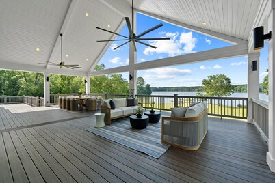 New Lux Lake Retreat| King Suites|Privacy & Views