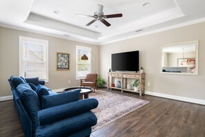 Smart TV - Home Away From Home- Walkable, Parking & Central (Charleston)