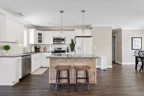 Fridge, microwave, oven, stovetop - Home Away From Home- Walkable, Parking & Central (Charleston)