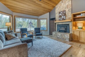 TV connectée, cheminée