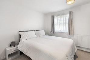 4 quartos, ferros/tábuas de passar roupa, Wi-Fi, roupa de cama