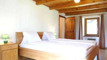 2 Schlafzimmer, Schreibtisch, Internetzugang