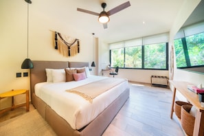 Deluxe Apartment | Iron/ironing board, free WiFi