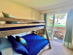 2 quartos, ferros/tábuas de passar roupa, Wi-Fi, roupa de cama