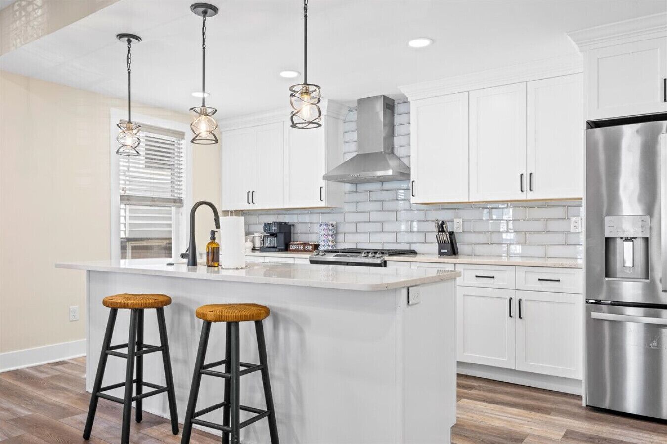 Køleskab, mikrobølgeovn, ovn, kogeplade