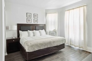 3 habitaciones, tabla de planchar con plancha, wifi y ropa de cama 