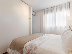 1 bedroom, iron/ironing board, internet