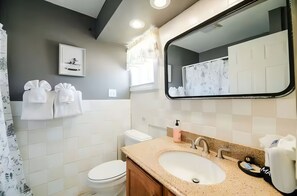 Towels, soap, shampoo, toilet paper