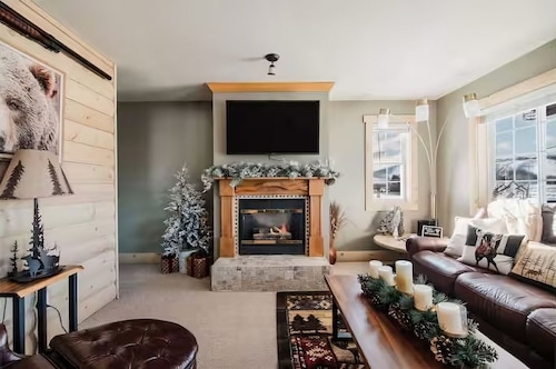 Boyne Mtn Views! 2BR w/ Patio & Fire Pit Access