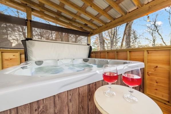 Outdoor spa tub