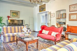 House | Living room