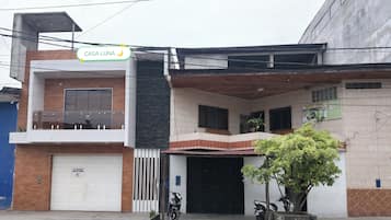 ด้านหน้าที่พัก