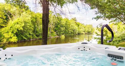 Modern Riverfront Chalet w/ Firepit & Hot Tub