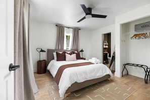 2 bedrooms, iron/ironing board, WiFi, bed sheets