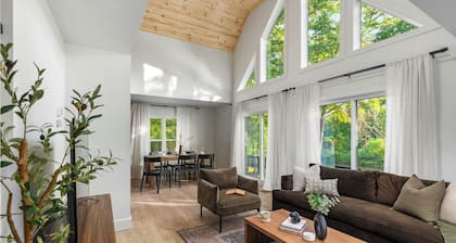 Modern Riverfront Chalet w/ Firepit & Hot Tub