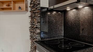 Réfrigérateur, micro-ondes, four, lave-vaisselle