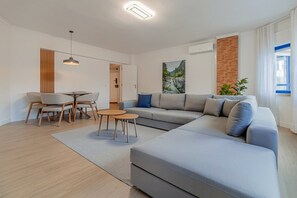 Fernseher, Kamin