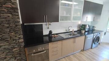 Réfrigérateur, micro-ondes, four, lave-vaisselle