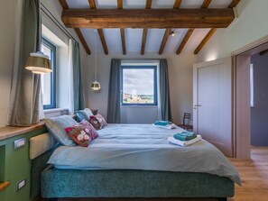3 bedrooms, iron/ironing board, WiFi