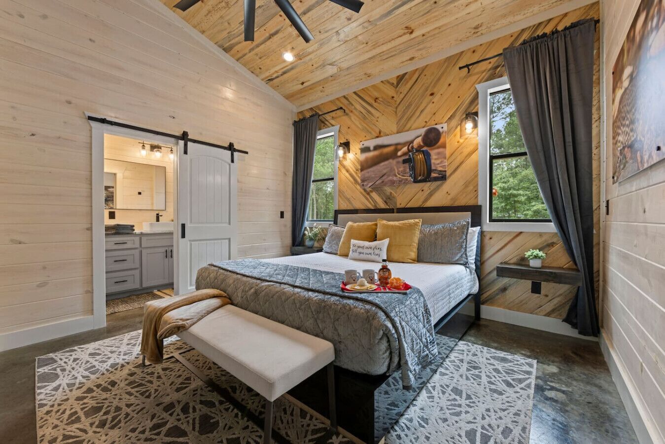 6 bedrooms, desk, iron/ironing board, free WiFi