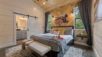 6 bedrooms, desk, iron/ironing board, free WiFi