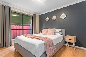 5 bedrooms, desk, iron/ironing board, free WiFi