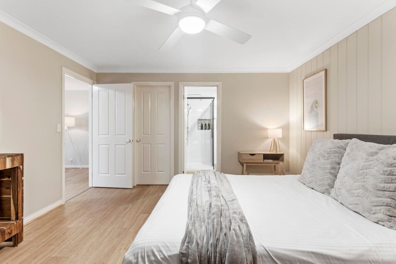 5 Schlafzimmer, Schreibtisch, Bügeleisen/Bügelbrett, kostenloses WLAN