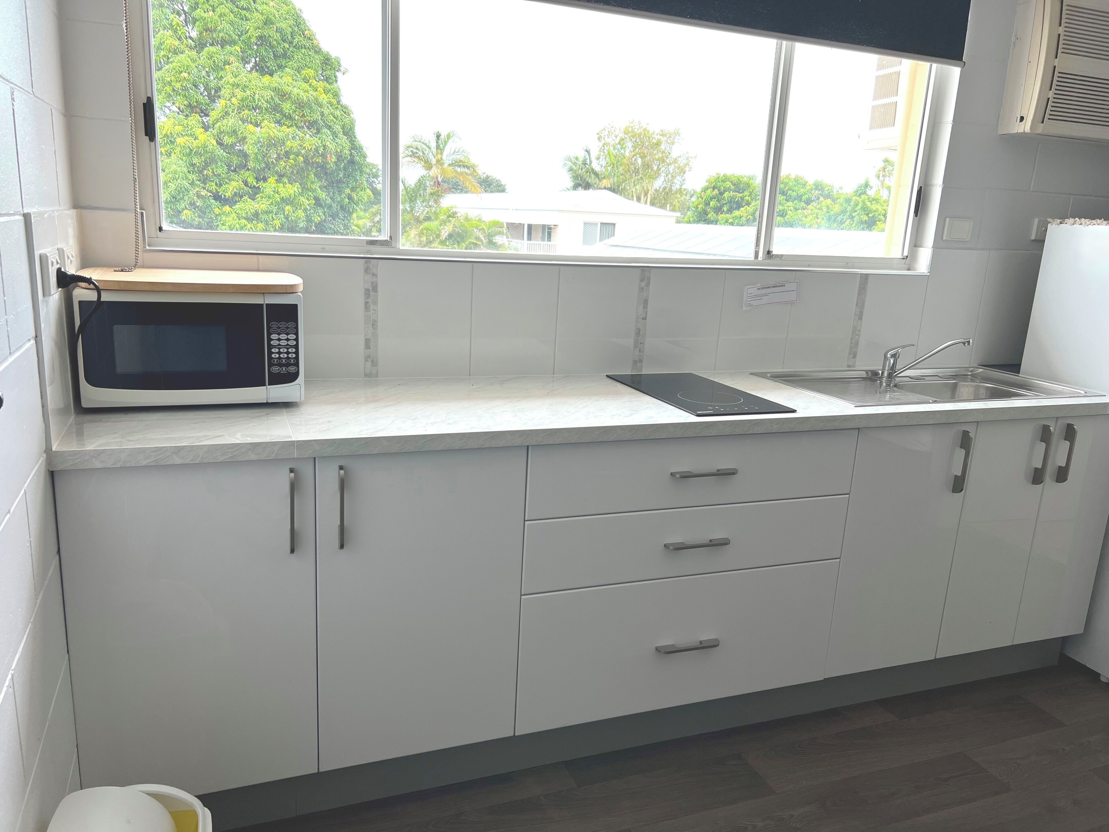 Family Studio Suite | Private kitchen | Full-sized fridge, microwave, stovetop, cookware/dishes/utensils