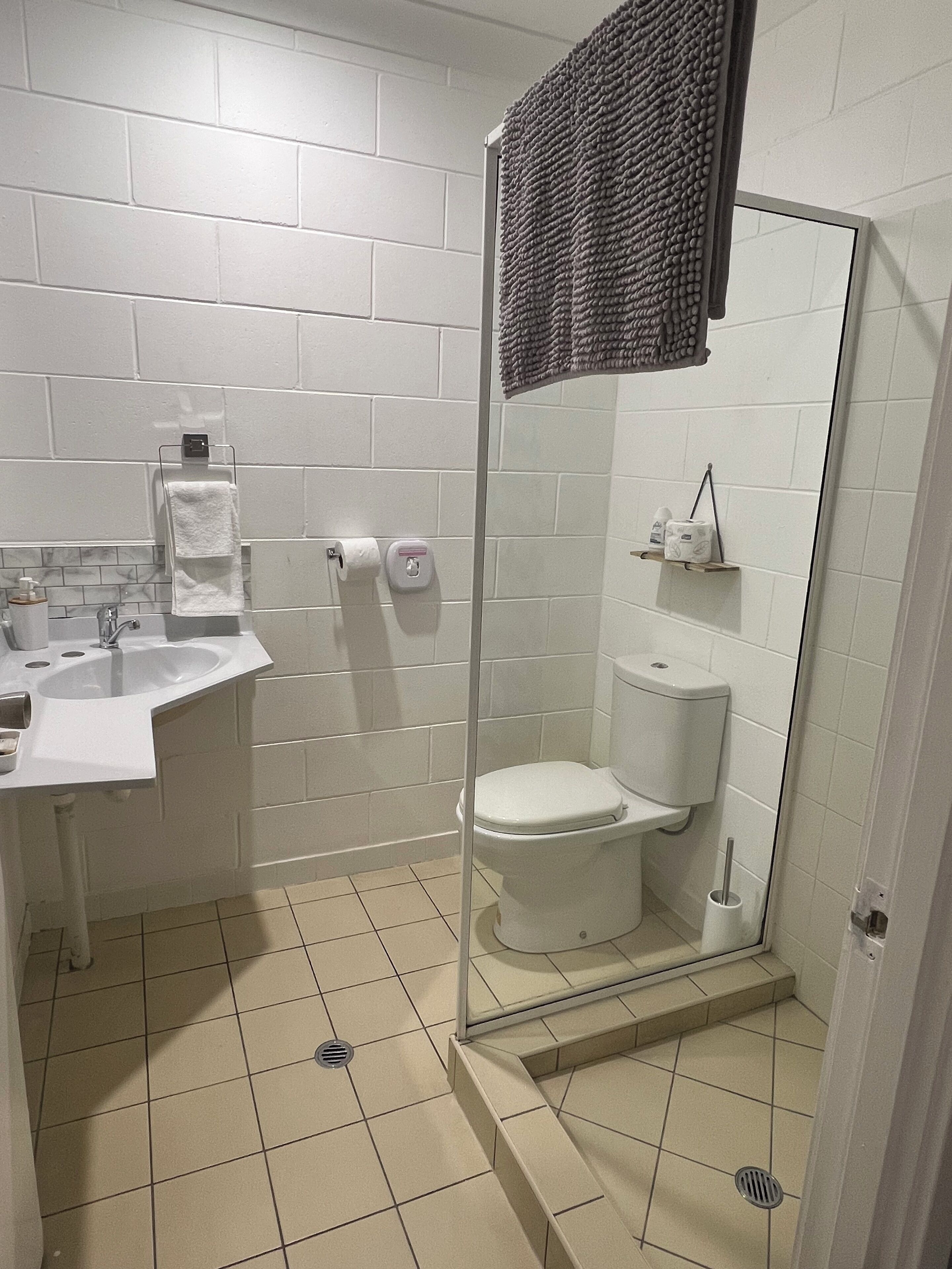 淋浴设施、免费洗浴用品、毛巾、肥皂