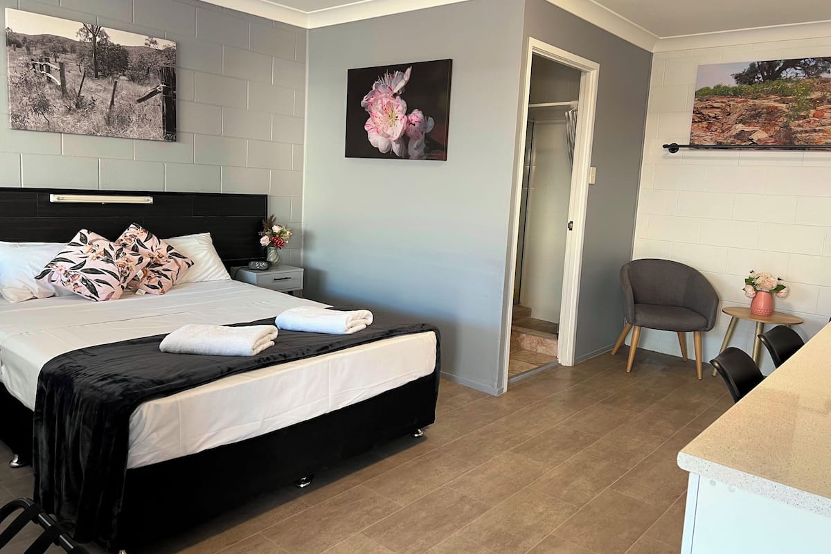 Deluxe Double Room | Desk, laptop workspace, soundproofing, WiFi (free)