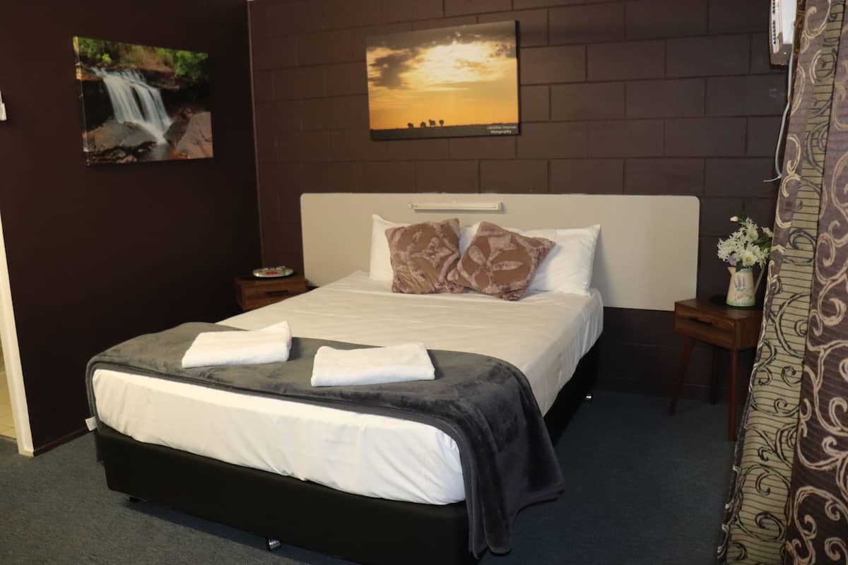 Standard Room | Desk, laptop workspace, soundproofing, WiFi (free)