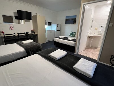 สแปนิช เลซ มอเตอร์ อินน์  