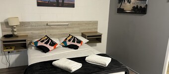 西班牙蕾絲汽車旅館  