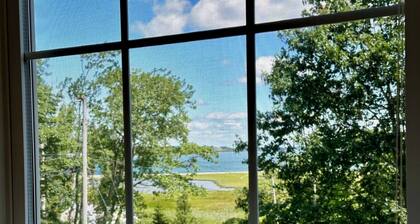 Coastal Retreat Near Beach w/ Ocean Views, dog friendly !