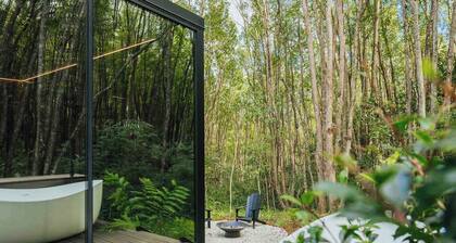 Luxury Mirror Home in Byron Bay Hinterland