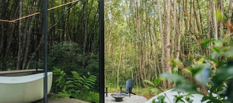 Luxury Mirror Home in Byron Bay Hinterland