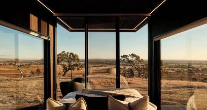 Heathcote Winery Stay with Sweeping Hilltop Views