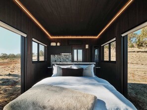 1 bedroom, bed sheets