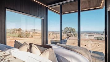 1 bedroom, bed sheets