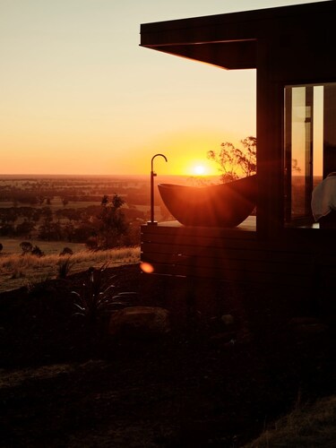 Heathcote Winery Stay with Sweeping Hilltop Views
